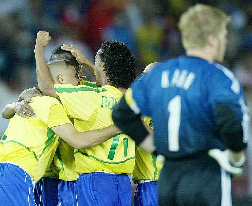 איזו נבחרת. ברזיל חוגגת זכייה בגביע העולם (צילום: רויטרס)