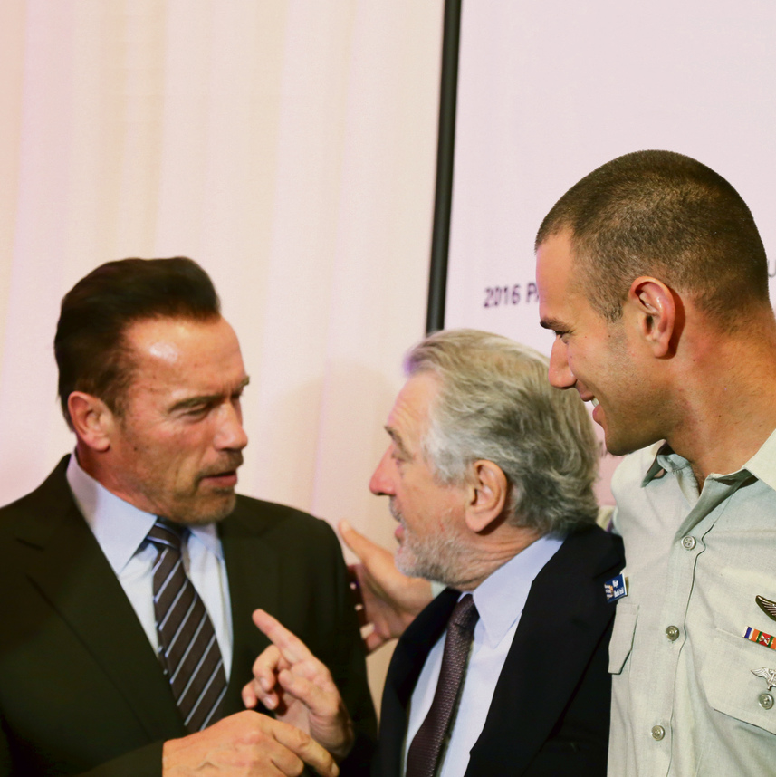 Schwarzenegger and De Niro at the FIDF fundraiser