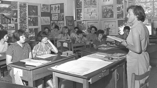 מתוך התעורכה: כיתת אנגלית בקיבוץ נאות מרדכי, 1964 (צילום: פריץ כהן) (צילום: פריץ כהן)