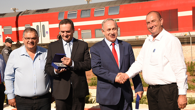 Prime Minister Netanyahu and Minister of Transportation Yisrael Katz at a ceremony for the Valley train in Afula (Photo: Avihu Shapira) (Photo: Avihu Shapira)