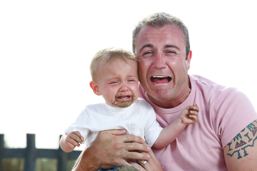 דרסה את אבא עגלה הרגע, אפשר לבכות ביחד (צילום: Shutterstock) (צילום: Shutterstock)