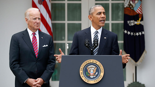 אובמה וביידן אתמול בבית הלבן (צילום: AP) (צילום: AP)