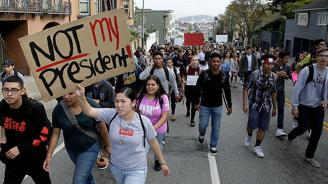 מפגינים בסן פרנסיסקו (צילום: AP) (צילום: AP)
