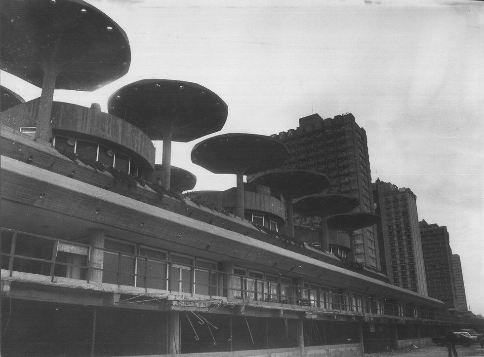 ניצני הזנחה. הכיכר בסוף שנות ה-70 (צילום: יוסי רוט) (צילום: יוסי רוט)