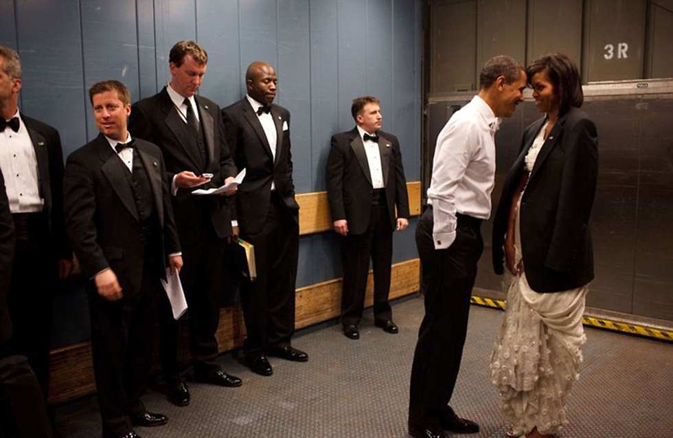 אחרי ההשבעה, מסירים את העניבה (צילום: Offical White House Photo) (צילום: Offical White House Photo)
