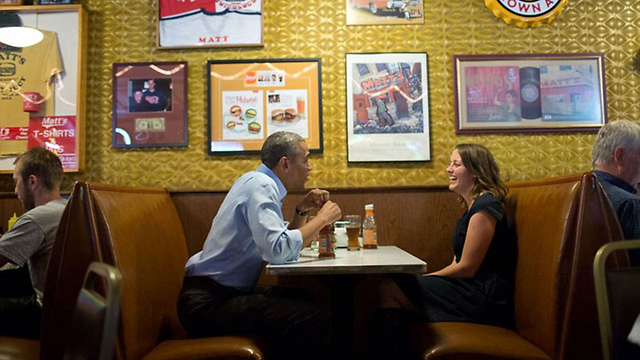 אם לשניים כתבה לאובמה על הקשיים הכלכליים. הוא נענה לארוחת ערב (צילום: Offical White House Photo) (צילום: Offical White House Photo)