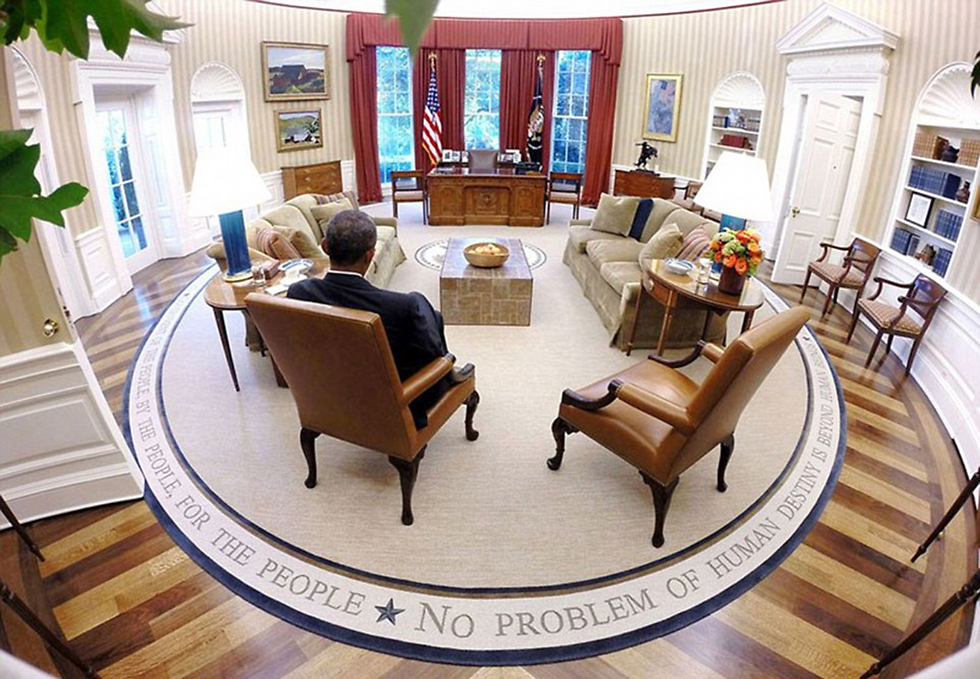 זמן לקריאת תדריך בחדר הסגלגל (צילום: Offical White House Photo) (צילום: Offical White House Photo)
