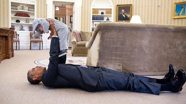 בתו של בן רודס ממשיכה לככב בתמונות של סוזה (צילום: Offical White House Photo) (צילום: Offical White House Photo)