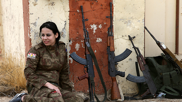 יזידית בכוחות הפשמגרה הכורדיים (צילום: רויטרס) (צילום: רויטרס)