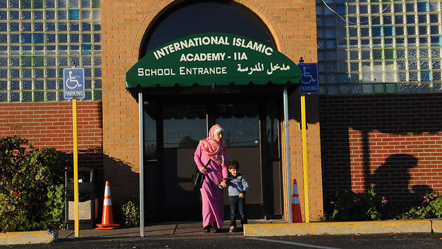 בית ספר מוסלמי בדירבורן. "איך הם בחרו בו במקום בהילרי?" (צילום: AFP) (צילום: AFP)