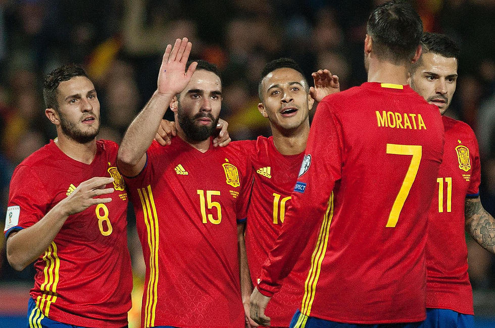 נבחרת ספרד. ניפגש במארס (צילום: AFP) (צילום: AFP)
