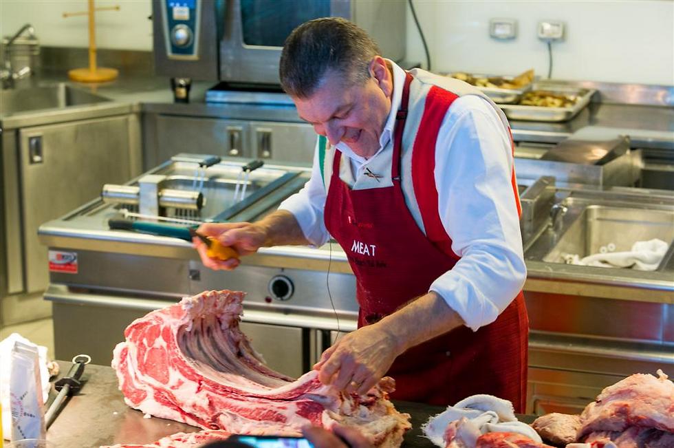 "איכות של בשר תתחיל תמיד מאיכות החיים אותה סיפקנו לבעל החיים", דאריו צ'יקיני (צילום: נמרוד אהרונוב) (  ) (  )