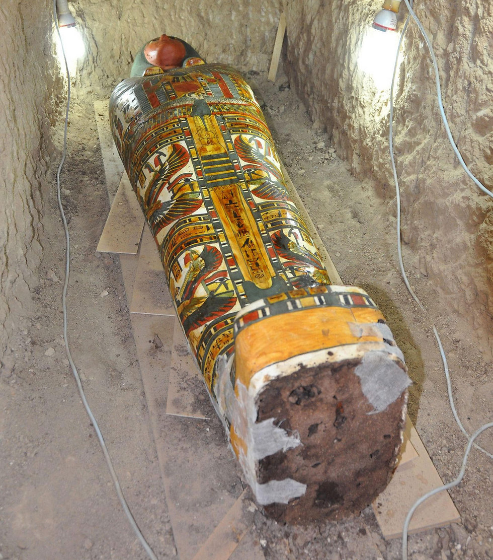 דמות בלי זקן. ארון קבורה בלוקסור (צילום: AFP PHOTO / HO / EGYPTIAN ANTIQUITIES MINISTRY) (צילום: AFP PHOTO / HO / EGYPTIAN ANTIQUITIES MINISTRY)