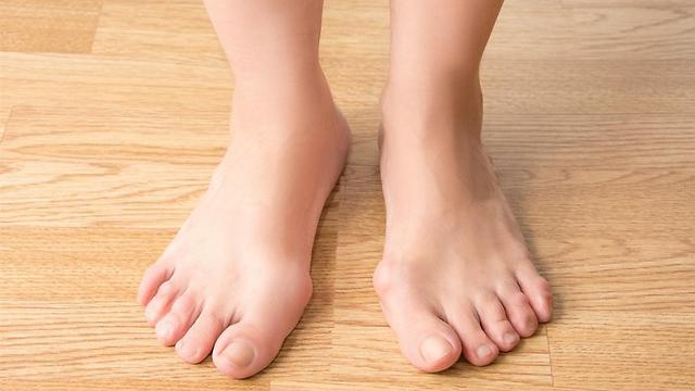 כפות הרגליים שלנו נבדלות ביניהן באורך הקשת שלהן: גבוהה, שטוחה או נייטרלית (צילום: shutterstock) (צילום: shutterstock)