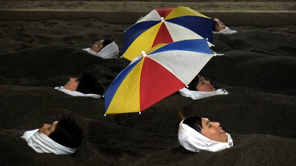 היפניות במרחצאות החול (צילום: יריב כץ) (צילום: יריב כץ)