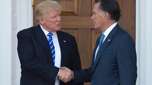 Trump (L) and Romney (Photo: AFP) (Photo: AFP)