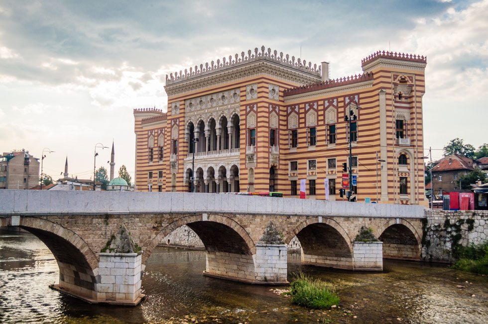 בית העירייה הישן הפך לספרייה הלאומית של בוסניה והרצגובינה (צילום: Shutterstock)