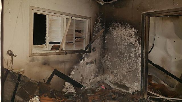 נזקי השריפה בבית משפחת לינקובסקי בזכרון יעקב (צילום: אחיה ראב"ד) (צילום: אחיה ראב
