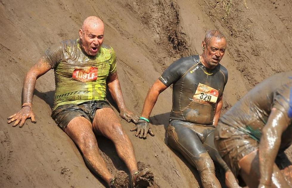 משה סיני במהלך מרוץ "The Mud Day" (יח"צ) (יח