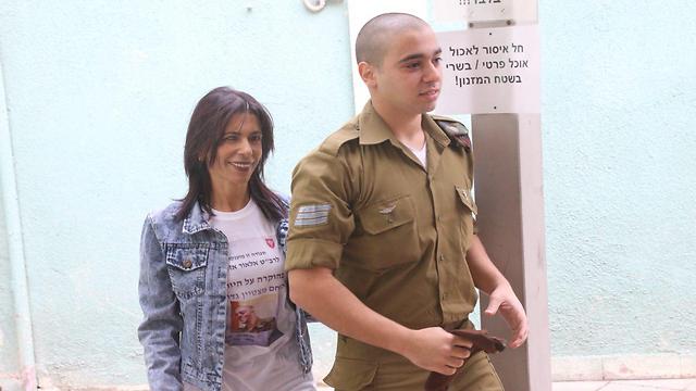 Sgt. Elor Azaria with his mother (Photo: Motti Kimchi)