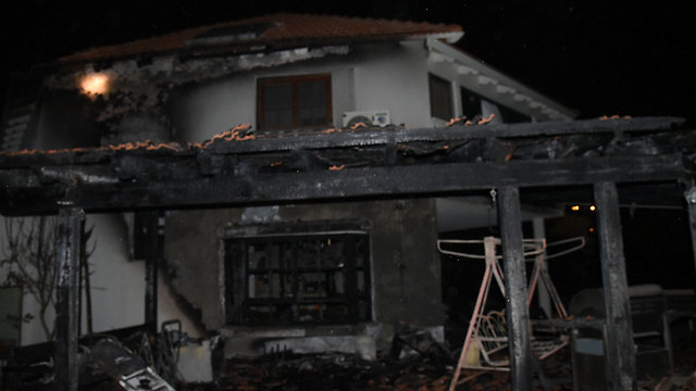 בתים שנפגעו בשריפה בגילון (צילום: אביהו שפירא) (צילום: אביהו שפירא)