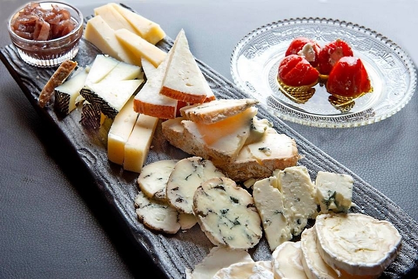 גבינות ויין - השילוב הקדוש. מורלי בר יין (צילום: אייל גוטמן)