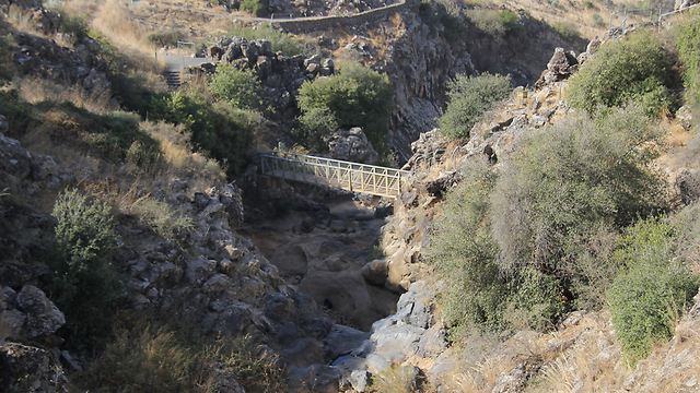 Waterfall in the Golan without water (Photo: Eli Segal)