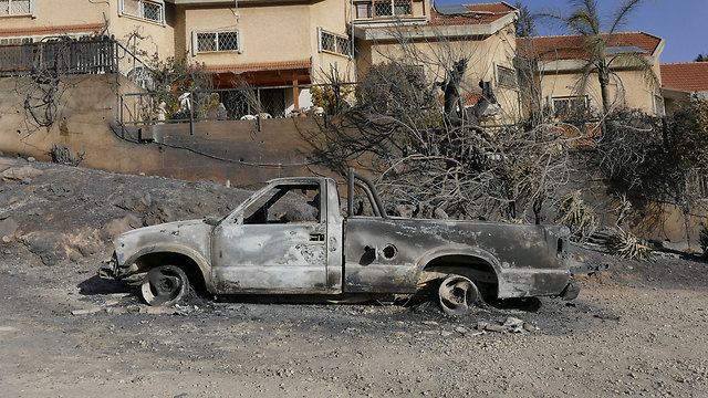 רכב שנשרף בחיפה (צילום: אפי שריר) (צילום: אפי שריר)