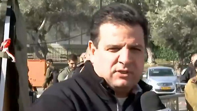 Ayman Odeh speaking with Ynet (Photo: Mohammed Shinuwai)