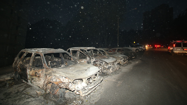 כלי רכב שעלו באש בשכונת רוממה (צילום: אלעד גרשגורן  ) (צילום: אלעד גרשגורן  )