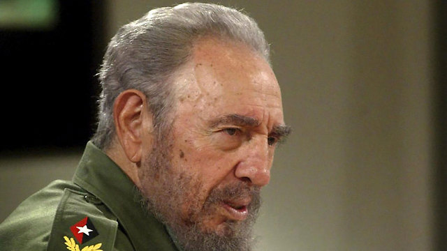 קסטרו עם המדים ב-2006, שנתו האחרונה בשלטון (צילום: EPA) (צילום: EPA)