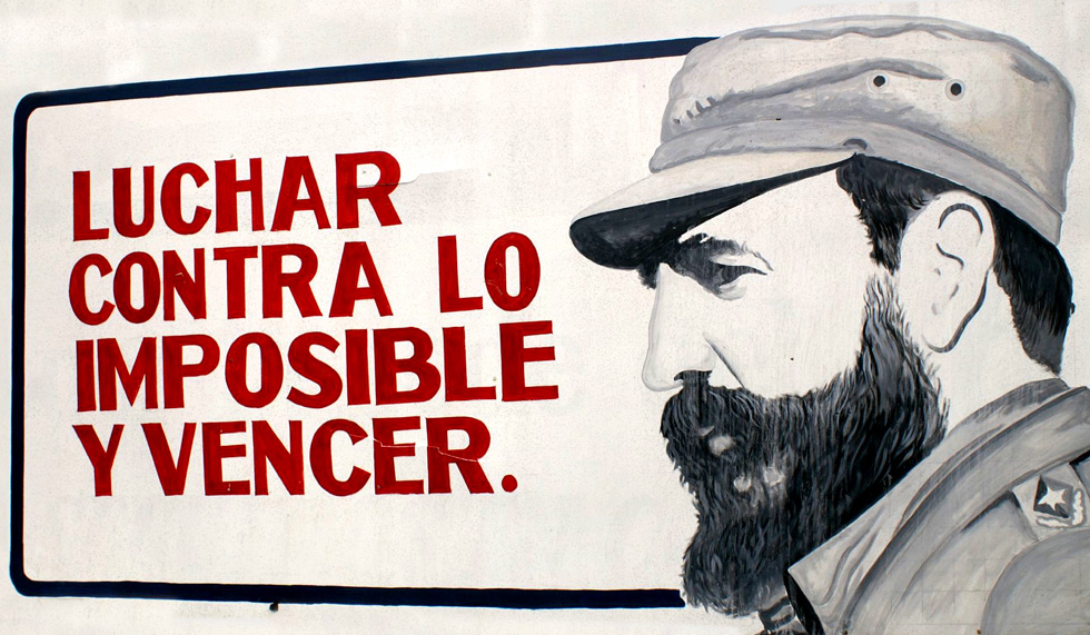 שלט חוצות בקובה עם הדיוקן המתבגר של קסטרו, מלמד שהוא הסכים לקבל את ההזדקנות ולא ניסה להיראות צעיר באופן מלאכותי (ציור: jim & me, cc)