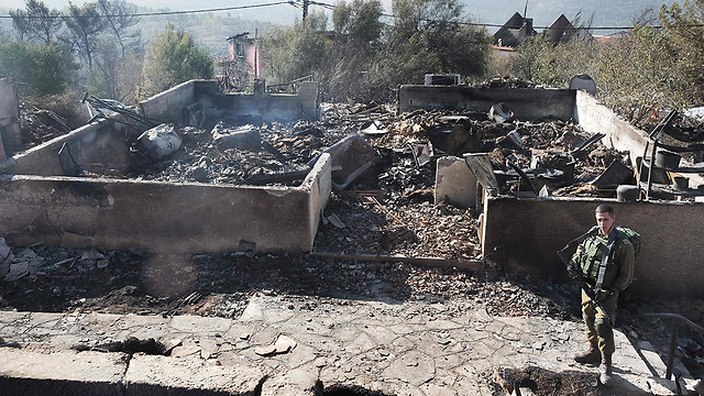 כ-20 בתים עלו באש בחלמיש (צילום: AFP) (צילום: AFP)