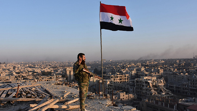 סוריה במצב כלכלי נואש. בתמונה: כוחות צבא אסד באזור חלב (צילום: AFP) (צילום: AFP)