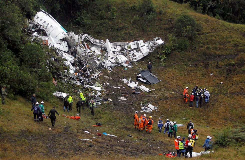 שרידי המטוס בקולומביה (צילום: רויטרס) (צילום: רויטרס)