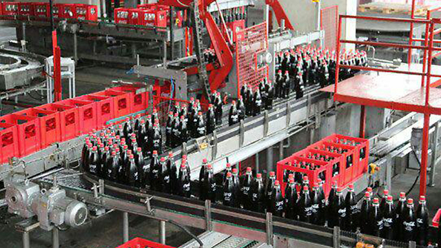 מפעל קוקה קולה. כל עובד ועובדת יוכלו ליהנות מההטבה החל מיום עבודתם הראשון בחברה ()