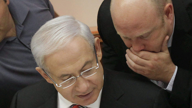 Sheffer with Netanyahu (Photo: Alex Kolomoisky)