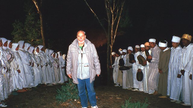 יונתן פז וחברי הקהילה המקומית בהרי האטלס (צילום: יואב פז) (צילום: יואב פז)