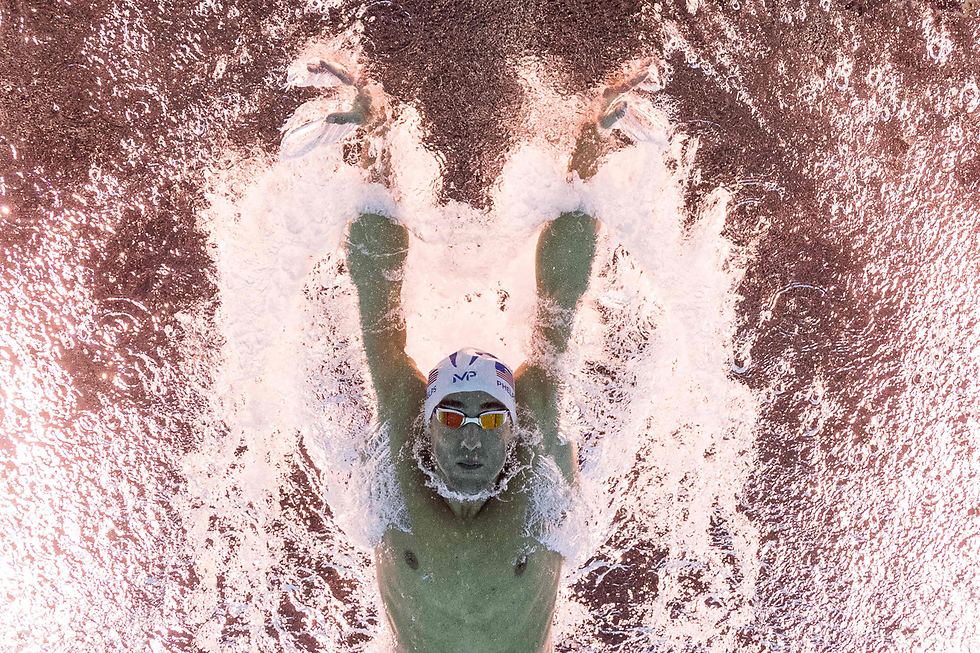הספורטאי האולימפי המעוטר בהיסטוריה, מייקל פלפס, במשחה באולימפיאדת ריו (צילום: AFP) (צילום: AFP)