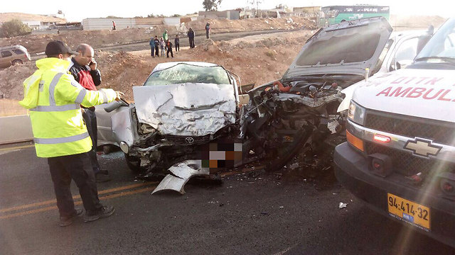 זירת התאונה בכביש 31, שבה נהרג צעיר בן 26 (צילום: דוברות מד"א) (צילום: דוברות מד