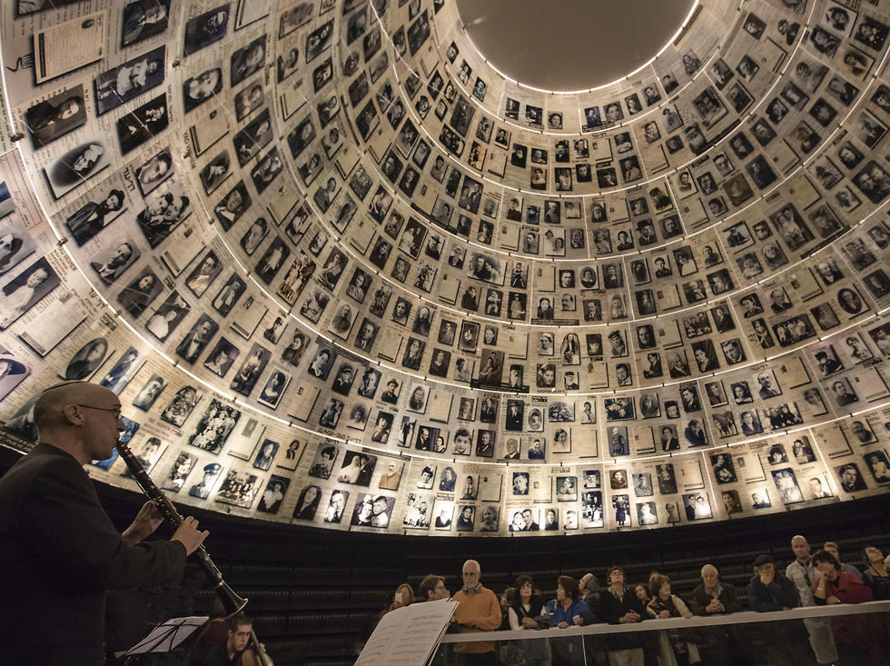 Israeli musicians perform at Yad Vashem Holocaust Memorial in Jerusalem (Photo: AP) (Photo: AP)