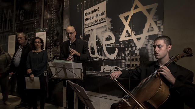 Israeli musicians perform at Yad Vashem Holocaust Memorial in Jerusalem (Photo: AP)