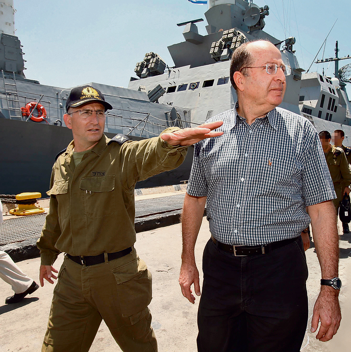 Former Defense Minister Moshe Ya’alon with former Navy chief Ram Rothberg. Why did the Defense Ministry give up its independence? (Photo: Elad Gershgorn)