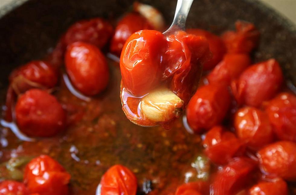 גלגולו של רוטב עגבניות, שף אבי ביטון (צילום: צביקה טישלר) (צילום: צביקה טישלר)