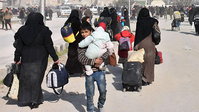 Residents flee eastern Aleppo as fighting goes on (Photo: AFP)