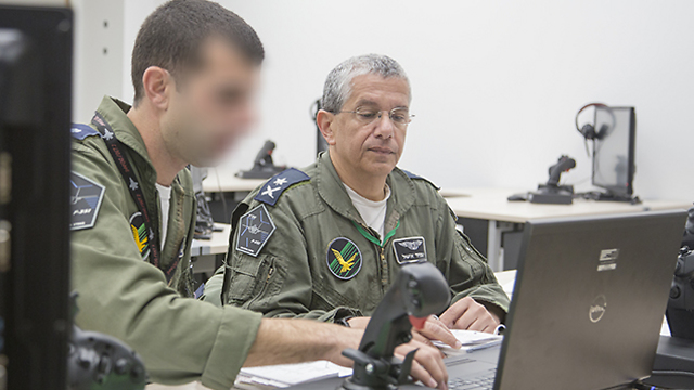Maj. Gen. Amir Eshel being briefed on the F-35 (Photo: Mor Tzidon) (Photo: Mor Tzidon)