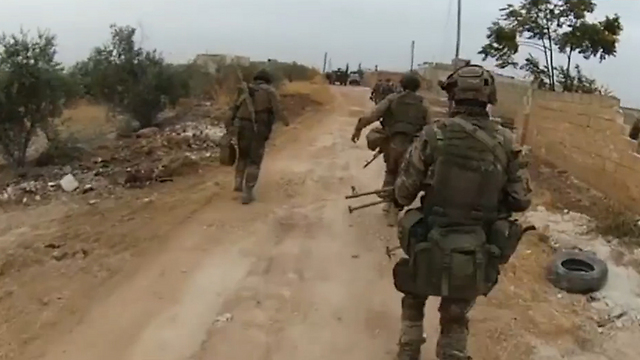 חיילי יחידות מיוחדות מרוסיה נלחמים על שטח סוריה. ארכיון ()