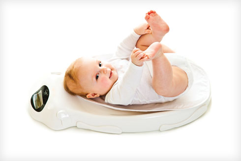 לדעת מה משקל התינוק ולדייק במינונים (צילום: Shutterstock)