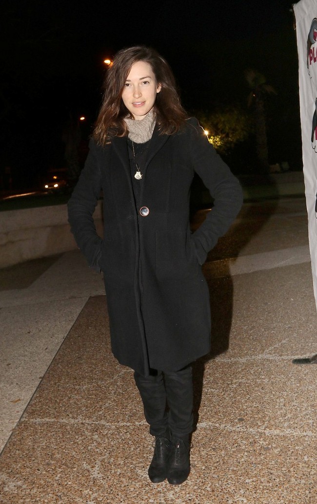 מקווים שבפנים כבר תורידי את המעיל. איילה זילברמן (צילום: ענת מוסברג)