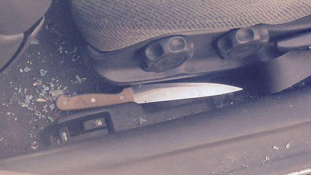הסכין שנמצאה בזירה (צילום: דוברות המשטרה) (צילום: דוברות המשטרה)